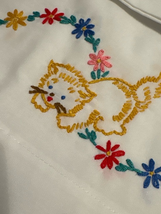 Other - Vintage Pair Hand Embroidered White Pillowcases Orange Flower
Vine 3 Kittens